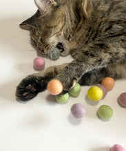 Load image into Gallery viewer, 100% Wool Toy Cat Ball - Daisy Roo&#39;s
